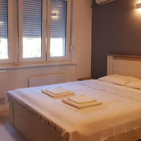 Sofia Apartment Sajmiste Kültér fotó